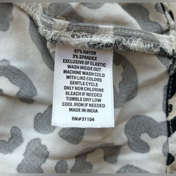 Crown & Ivy Womens Balloon Sleeve Tunic Blouse in Taupe Leopard Print Sz 3X - Picture 7 of 7